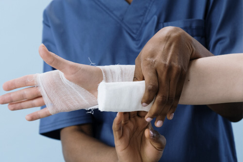 The Art of Wound Dressing: Best Practices and Techniques | Core ...